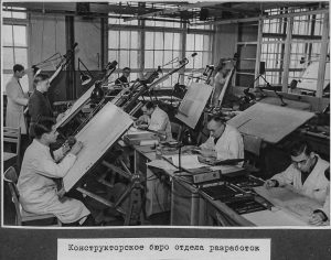Konstruktionsbüro der Abteilung bei der Arbeit.