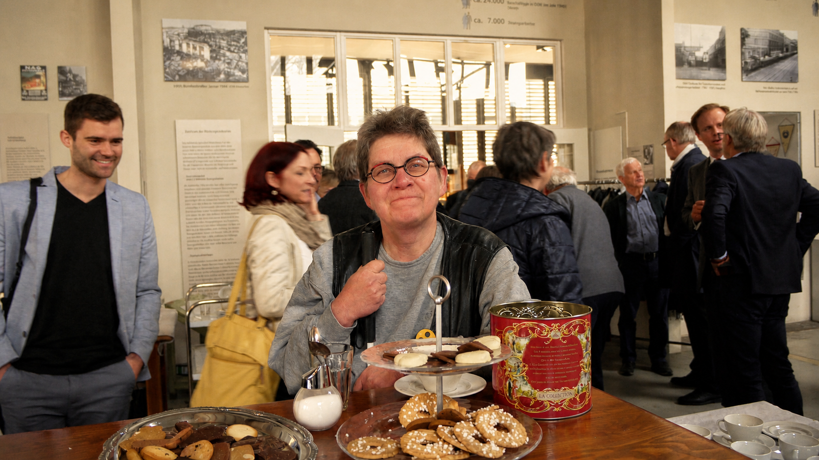Gedeckte Tafel im Salon